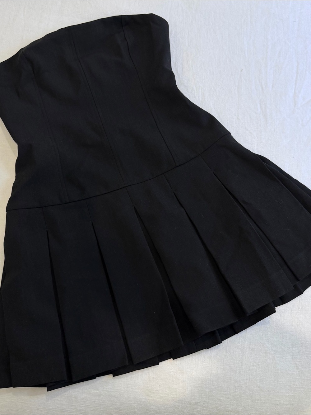 Aritzia Wilfred black mini pleated dress